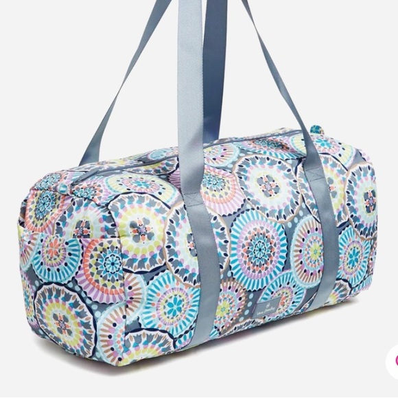 VB Lighten Up Large Traveler Duffel NWT - Picture 4 of 5